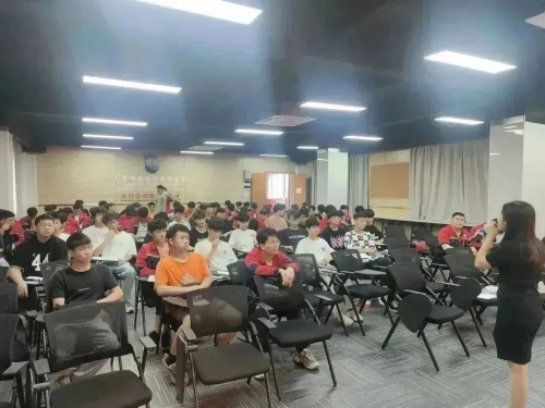 智能制造学院 l 举办汽修连锁企业专场招聘宣讲会